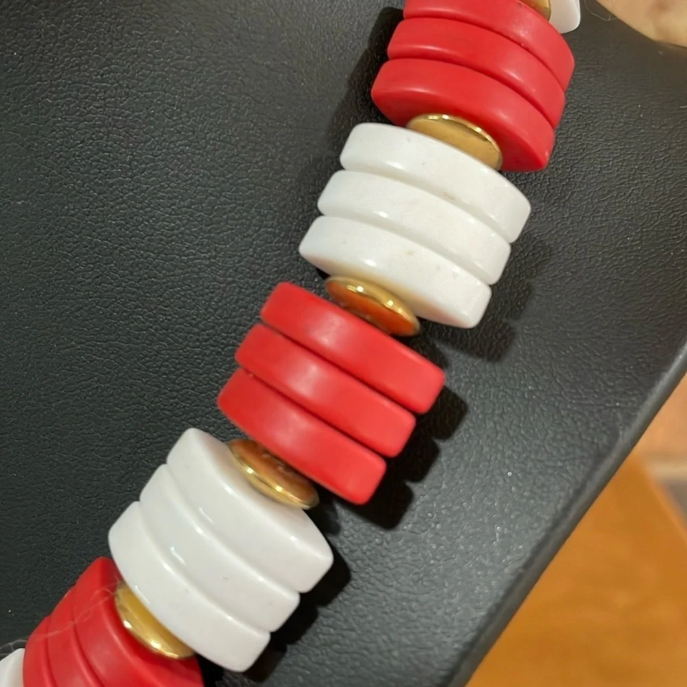 Avon Vintage 1986 Red, White and Gold tone beaded necklace - Picture 3 of 4